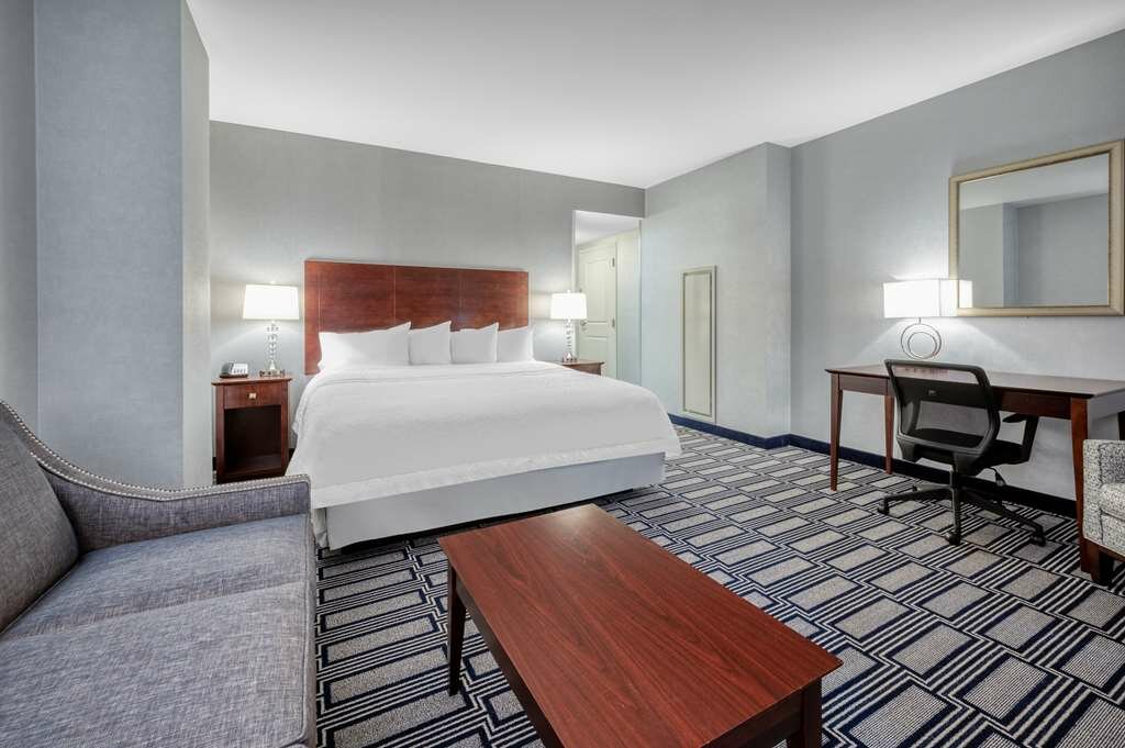 Фото Hampton Inn & Suites Providence Downtown