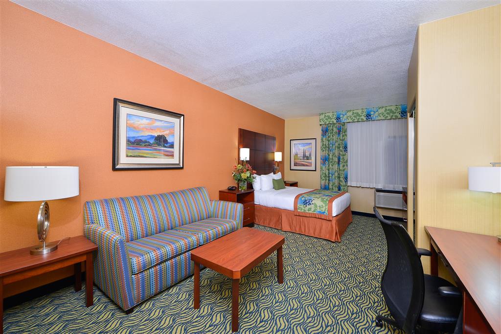Фото Best Western Plus Fresno Inn