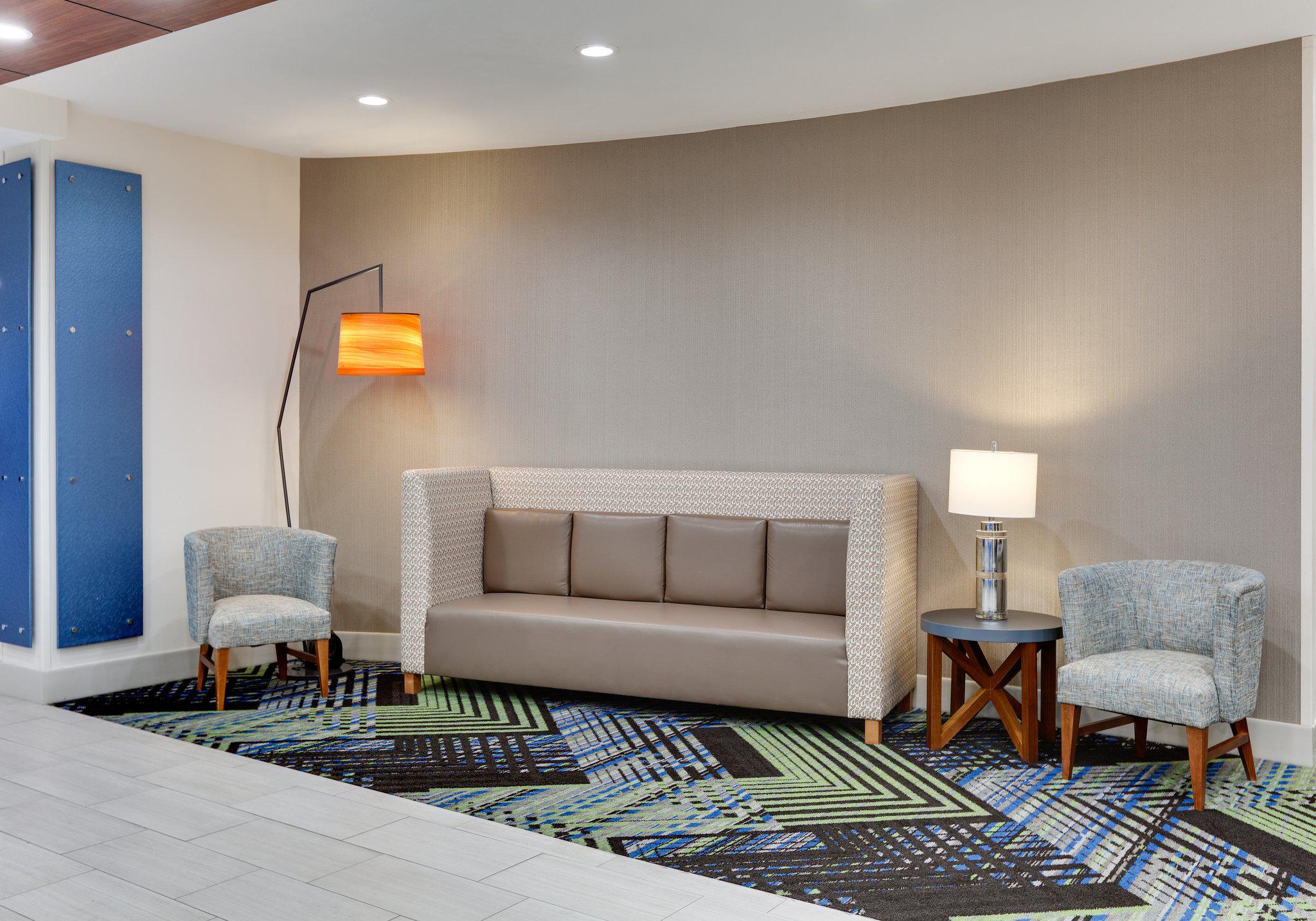 Фото Holiday Inn Express Hotel & Suites Near Seaworld, an Ihg Hotel