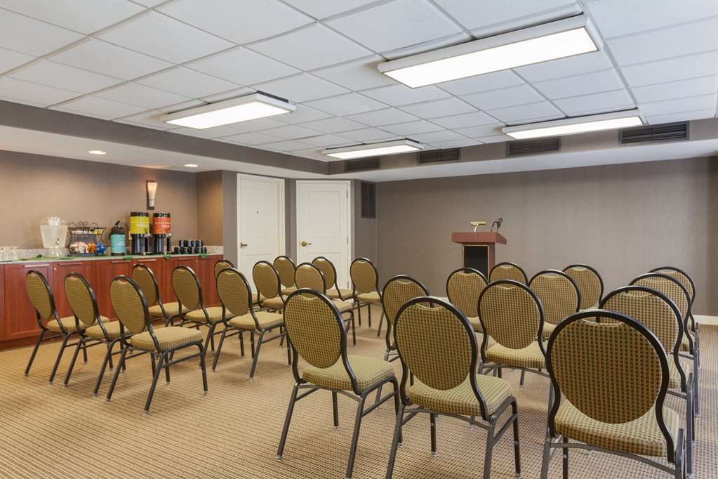 Фото Hilton Garden Inn Lancaster