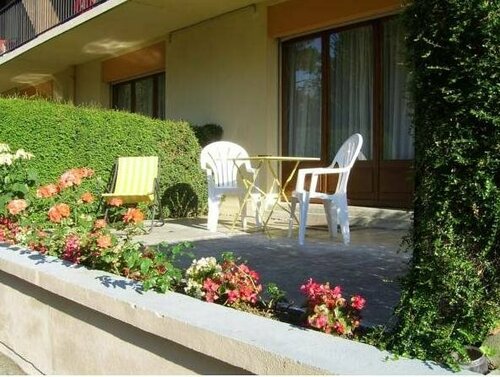 Гостиница Hôtel Les Pavillons du Golf в Эвиан-ле-Бене