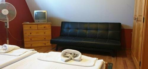 Гостиница Kádárta Vendégl? Panzió в Веспреме