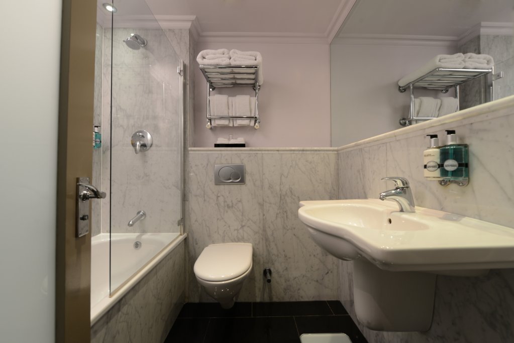 Фото Radisson Blu Edwardian Sussex Hotel, London