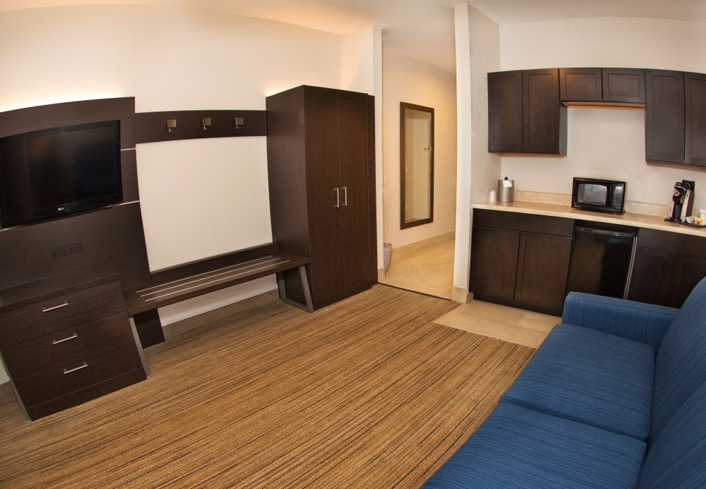 Фото Holiday Inn Express & Suites Port Charlotte, an Ihg Hotel