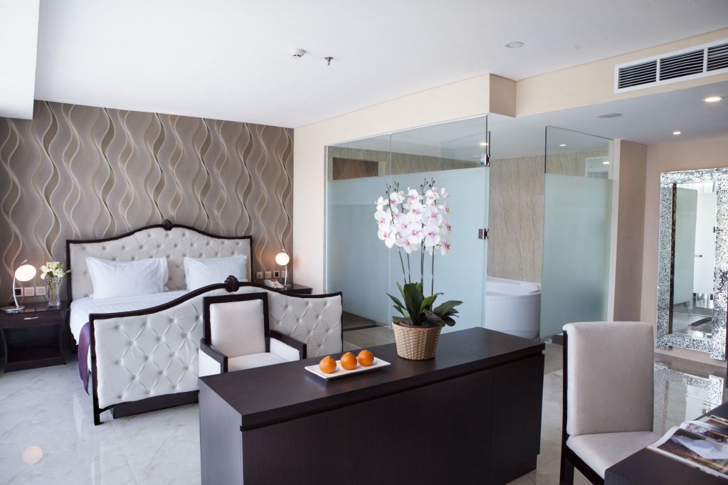 Фото Grand Edge Hotel Semarang