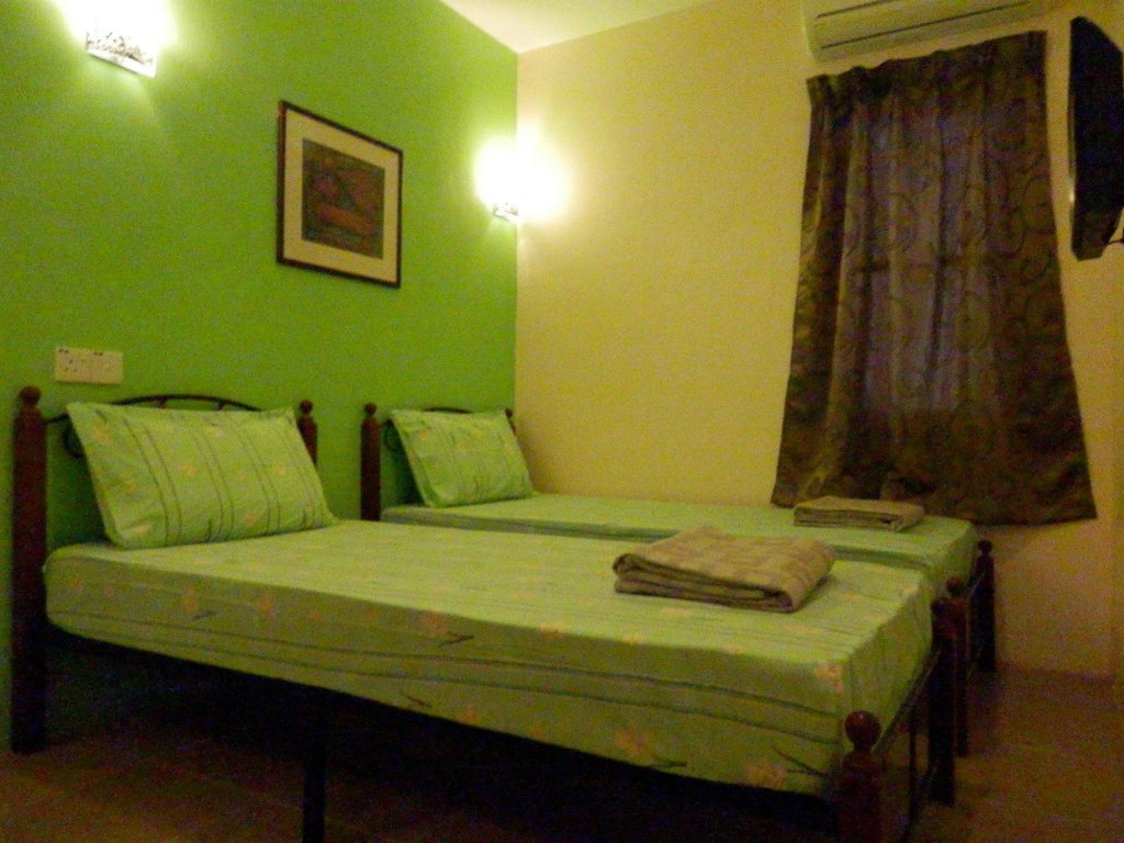 Фото Travellers Planet Hotel & Guest House