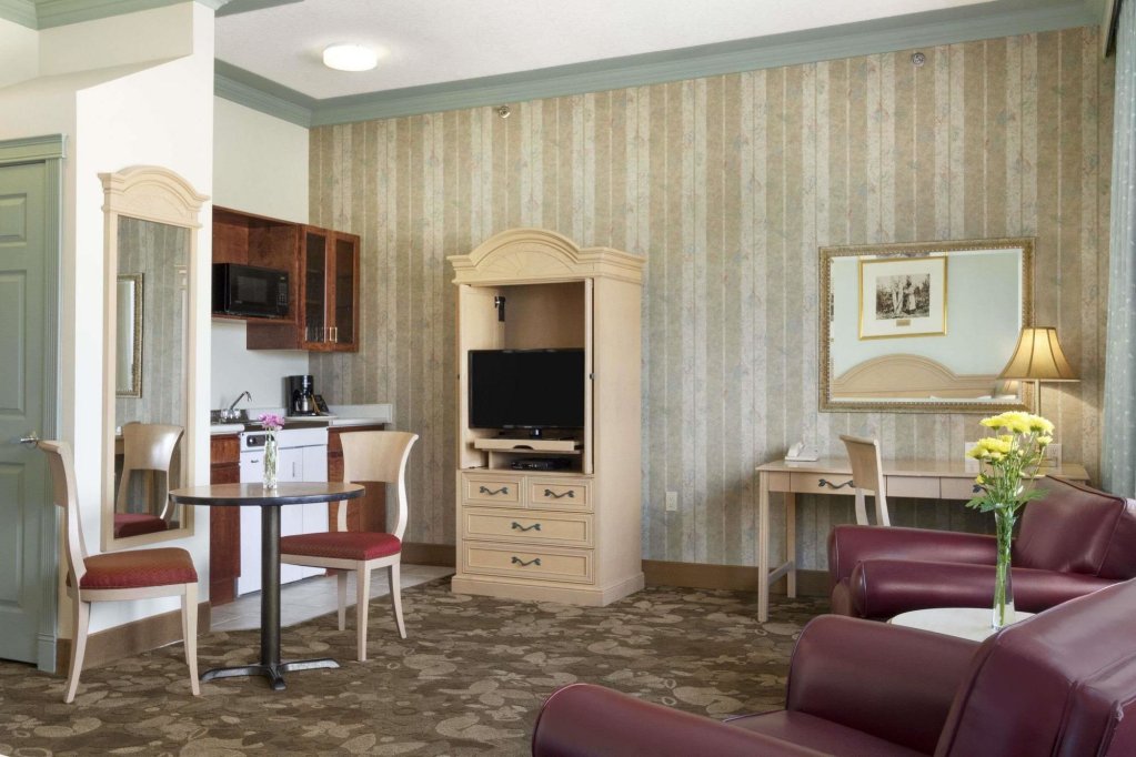 Фото Nova Inn Yellowknife