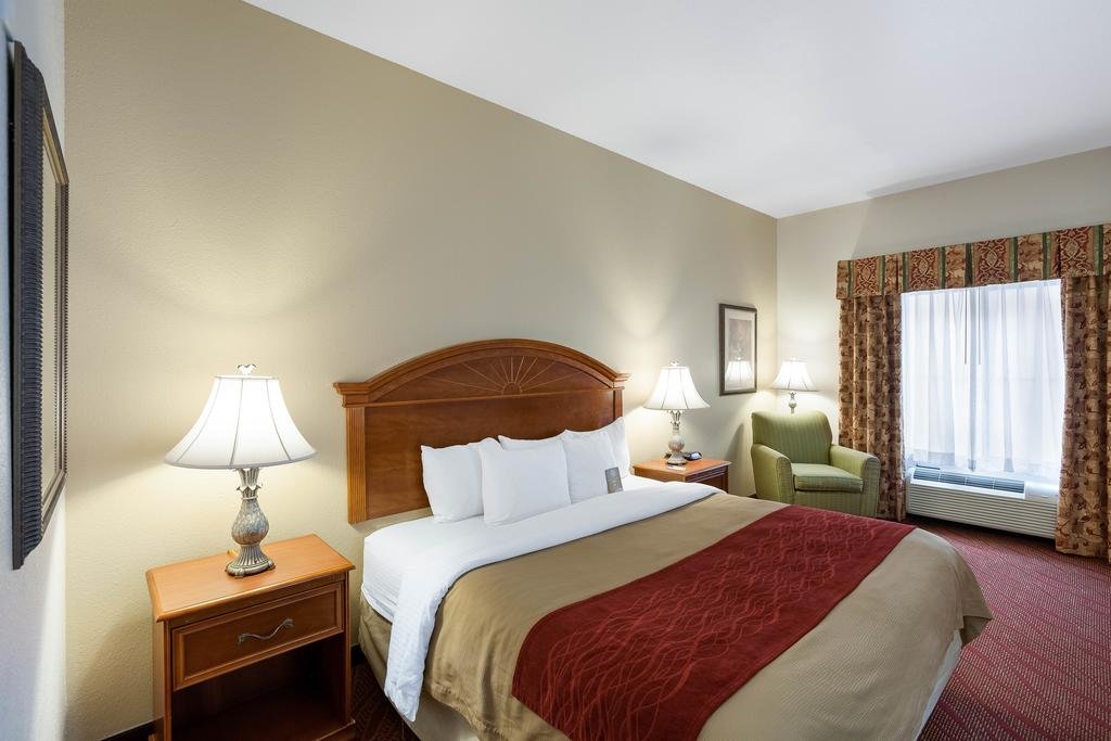 Фото Comfort Inn & Suites Near Medical Center