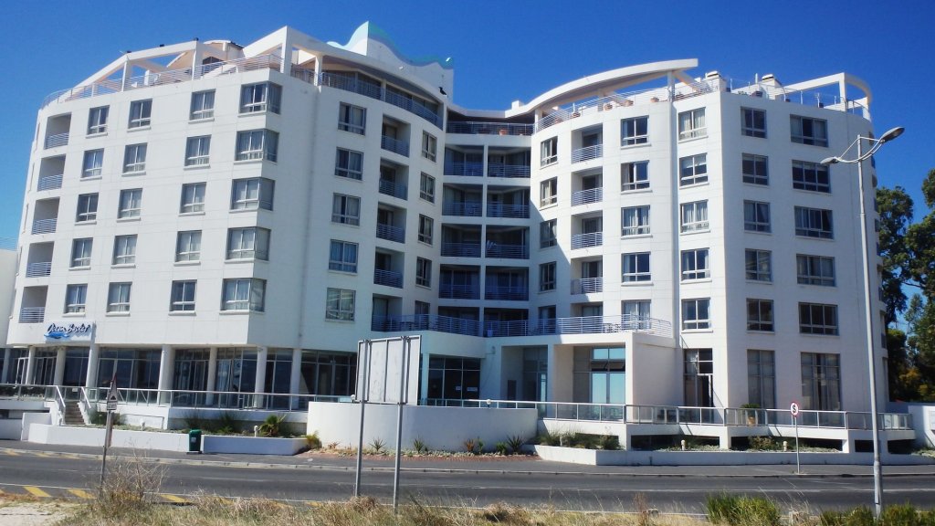 Фото Ocean Breeze Hotel