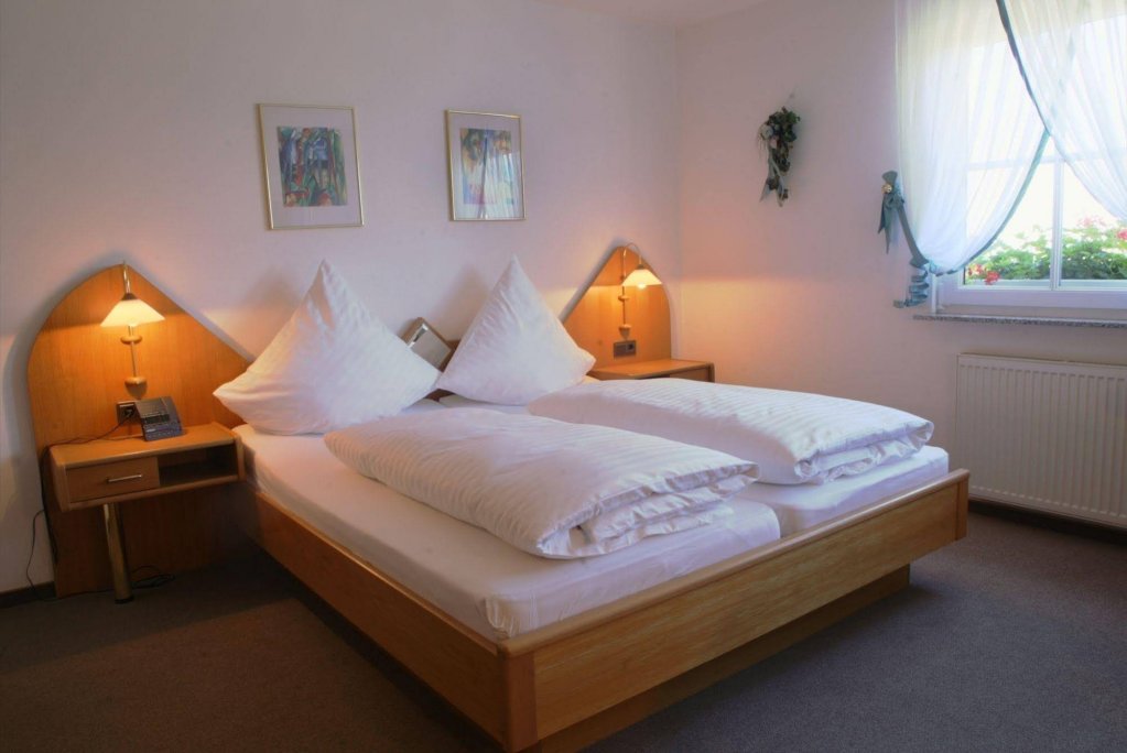 Фото Hotel Garni Retterath - Nürburgring