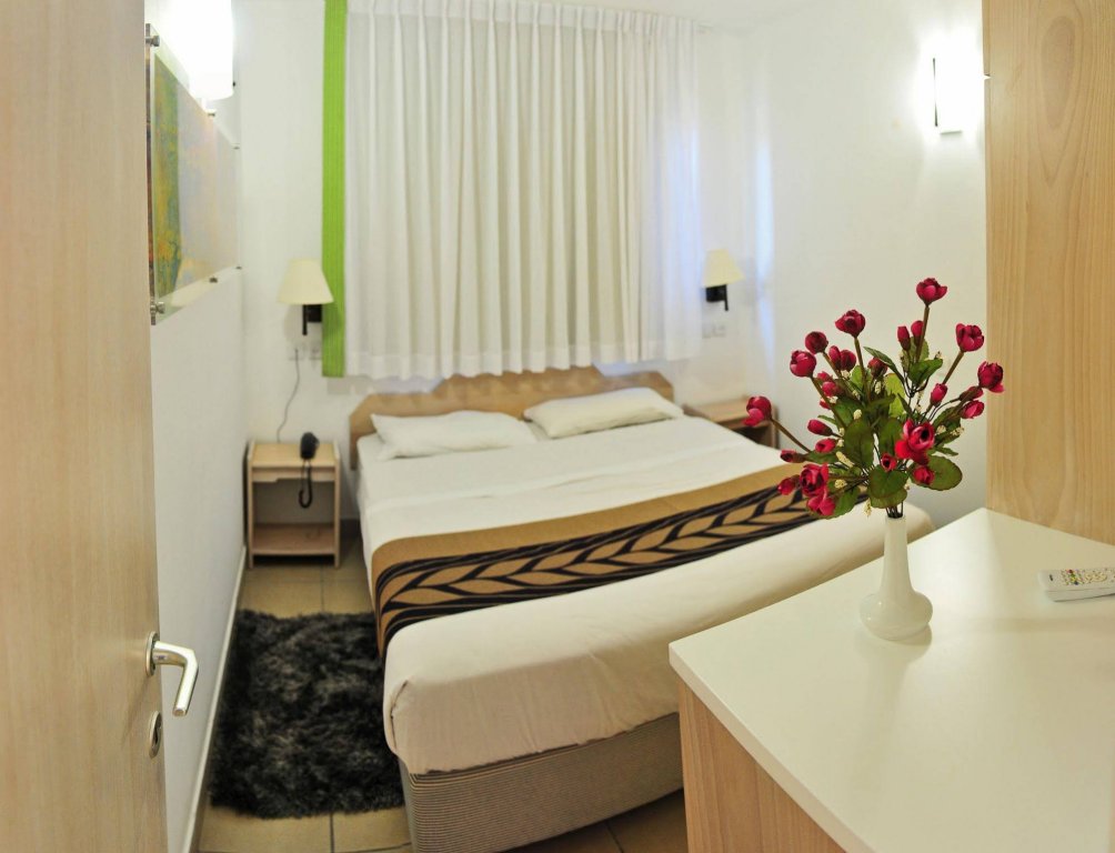 Фото Tzuba Hotel