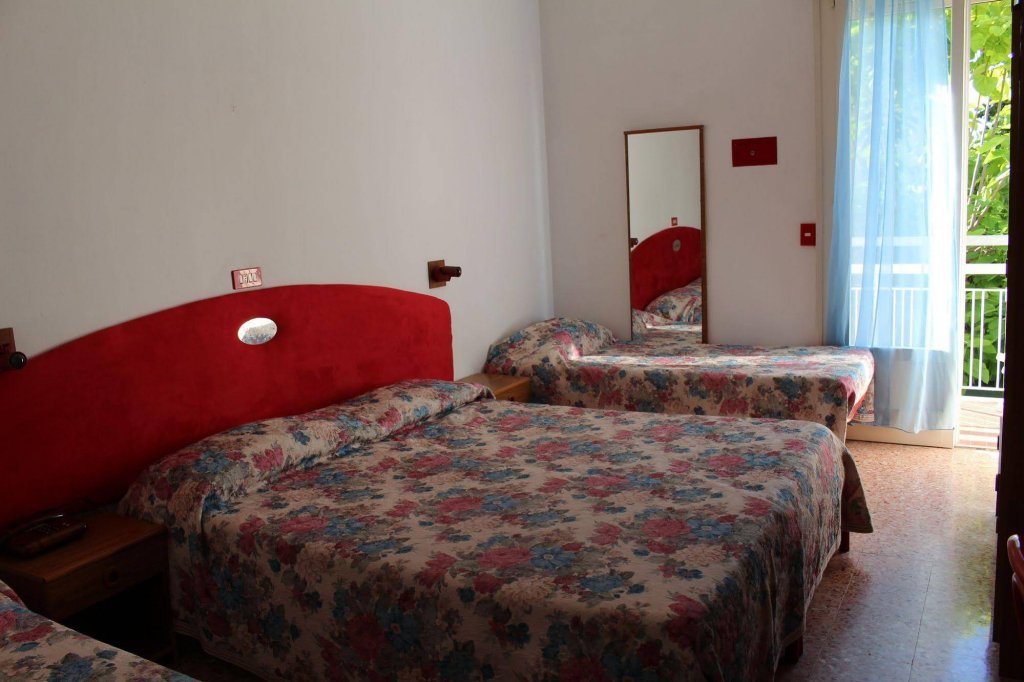 Фото Hotel Holiday