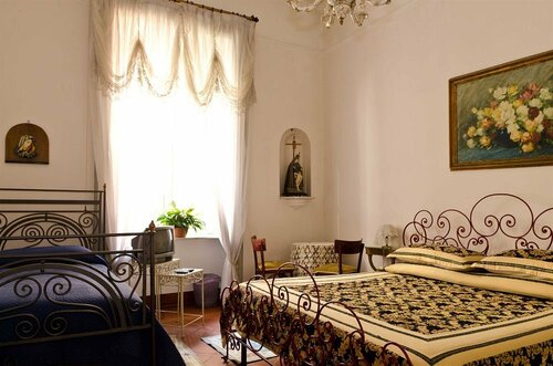 Внешний вид отеля Antica Dimora Deluxe в Неаполе, фото 3