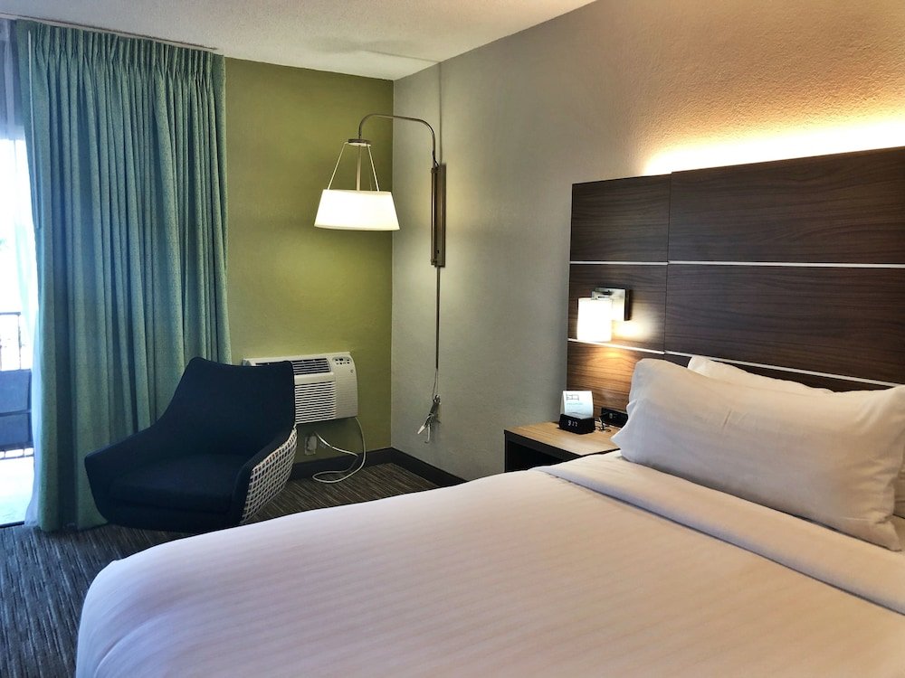 Фото Holiday Inn Express Boca Raton-West, an Ihg Hotel