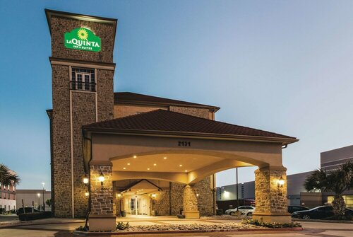 Гостиница La Quinta Inn & Suites by Wyndham Dallas Grand Prairie South