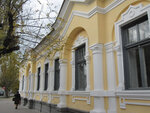 Центральная детская библиотека имени А. C. Макаренко (ул. Революции, 56), библиотека в Евпатории