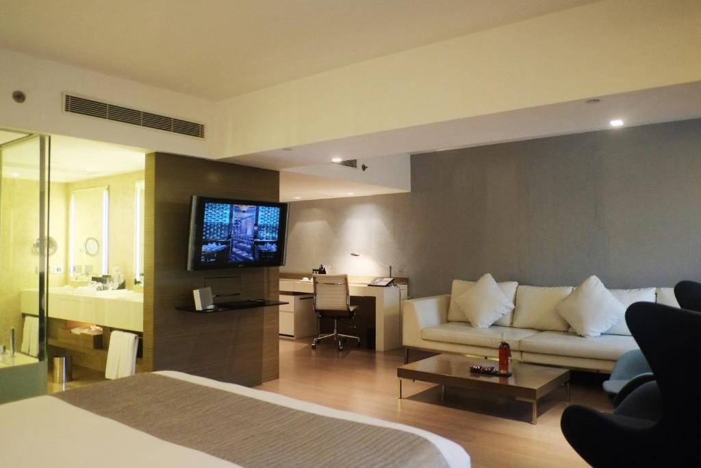 Фото The Mira Hong Kong Hotel