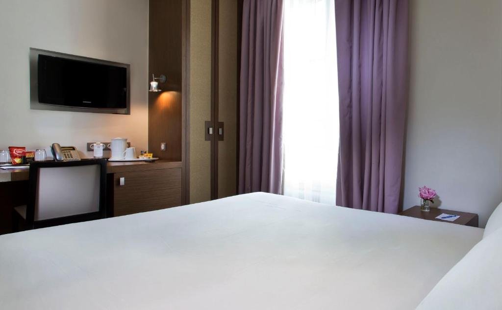 Фото Hotel Le Colisee