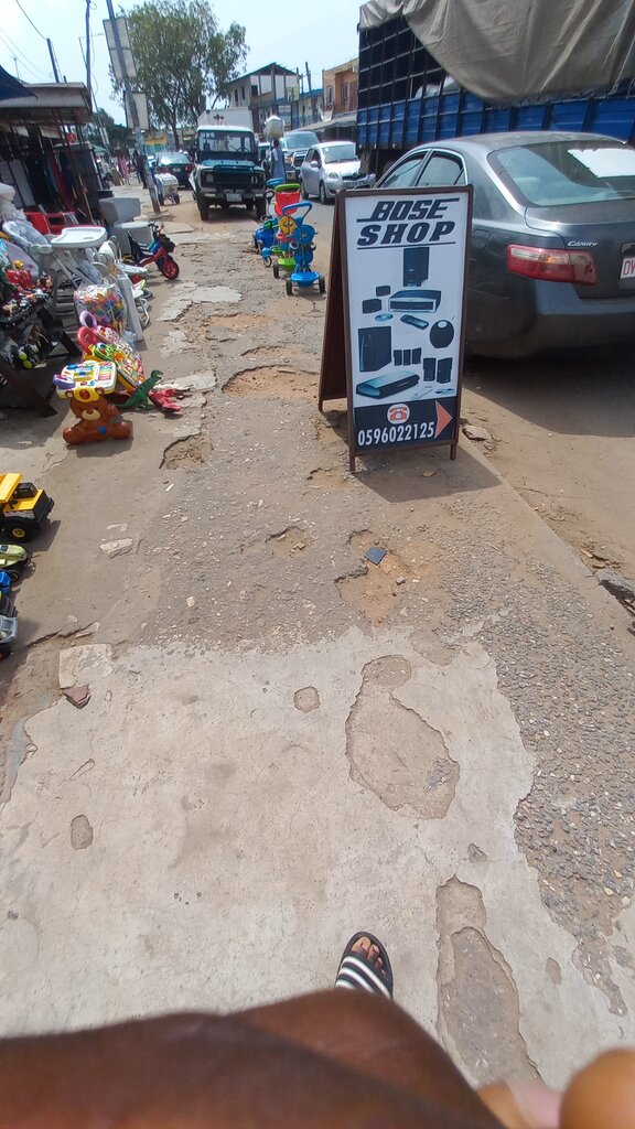 Electronics store Bose Shop, Accra, photo