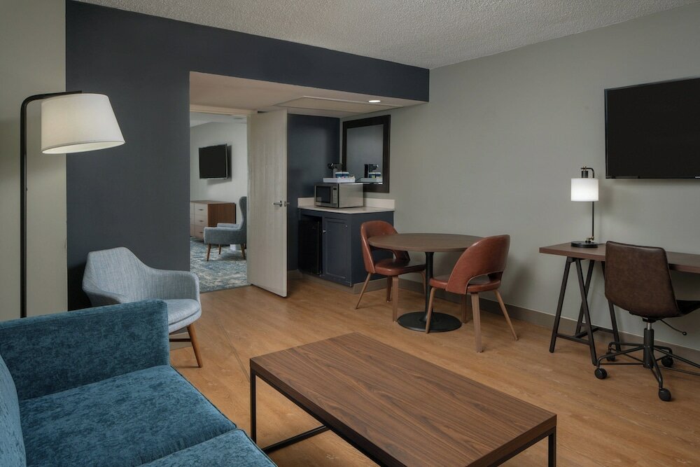 Фото Four Points by Sheraton Suites Tampa Airport Westshore