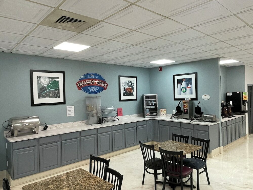 Фото Baymont by Wyndham Michigan City