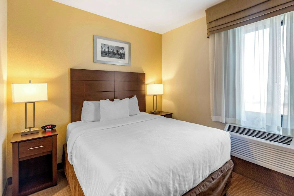 Фото MainStay Suites Near Denver Downtown