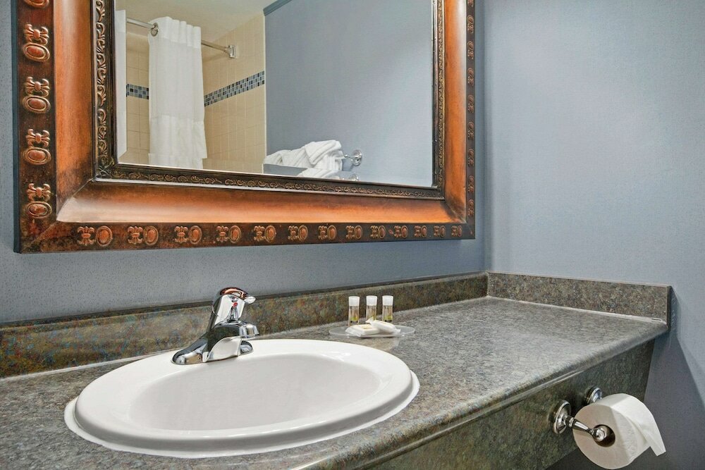 Фото Quality Inn & Suites