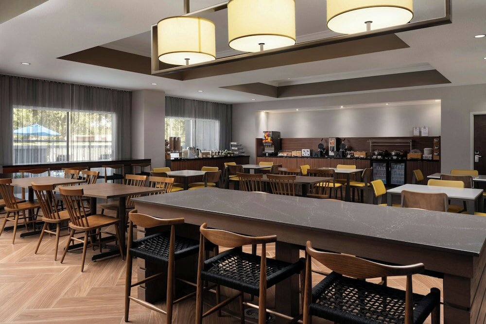 Фото Fairfield Inn by Marriott Orlando Airport
