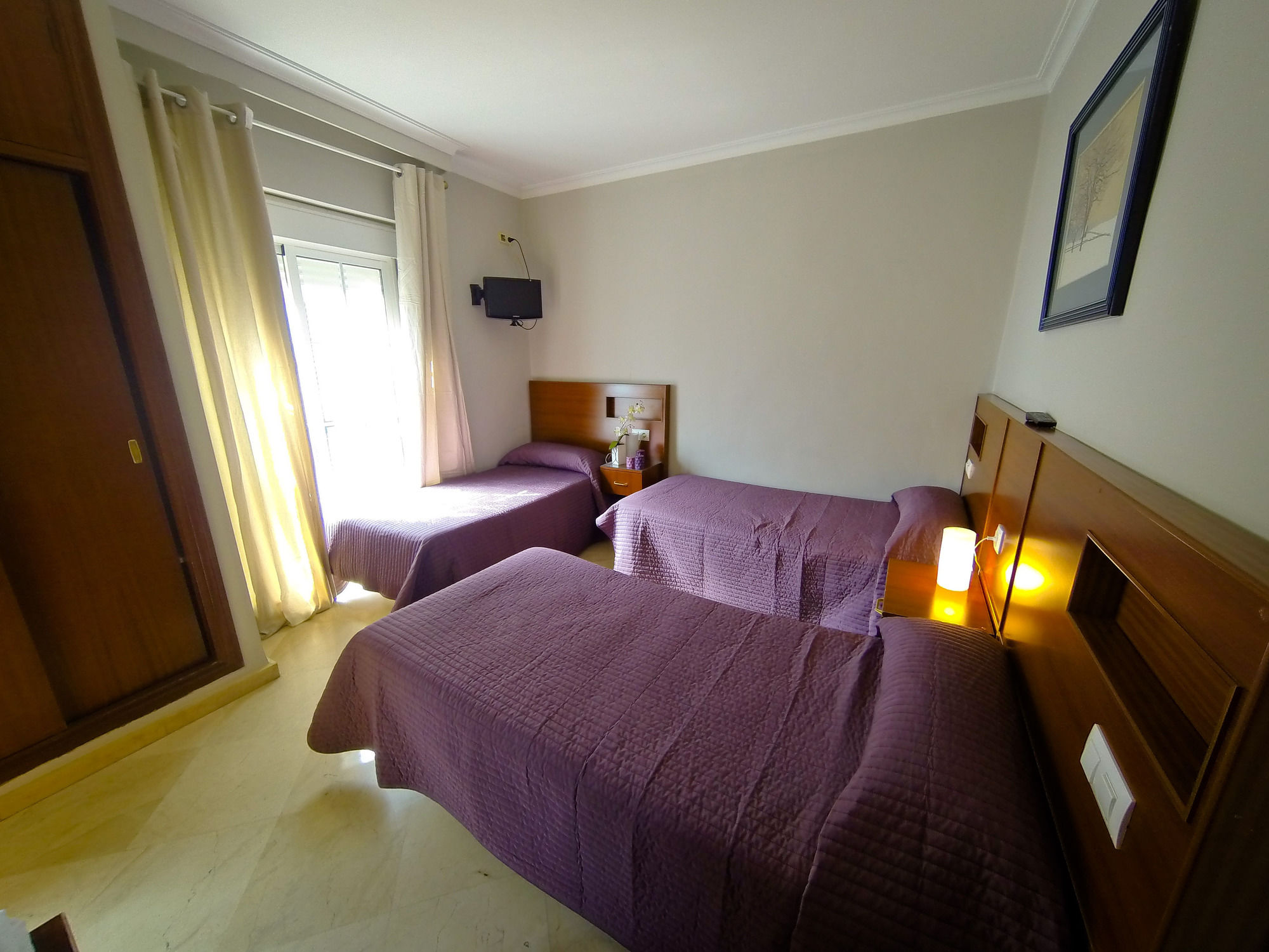Фото Hostal La Muralla