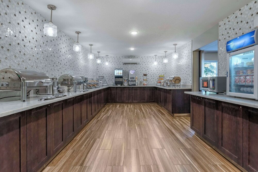 Фото Comfort Inn & Suites Tualatin - Lake Oswego South