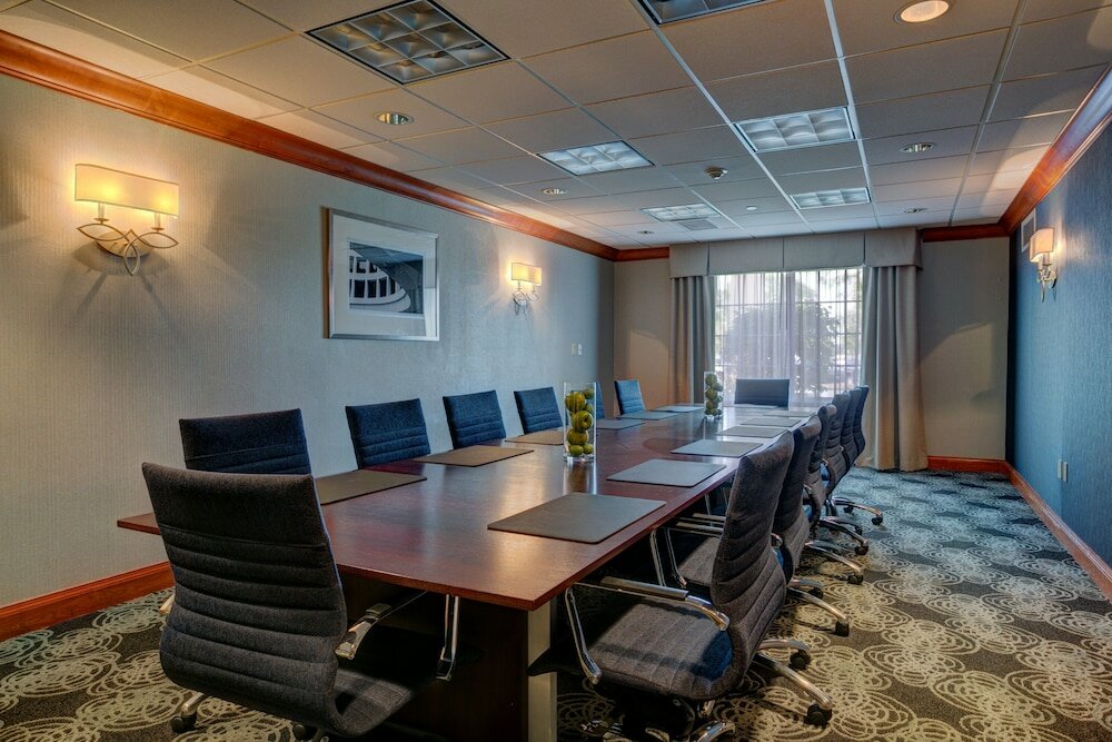 Фото Holiday Inn Hotel & Suites-Milwaukee Airport, an Ihg Hotel