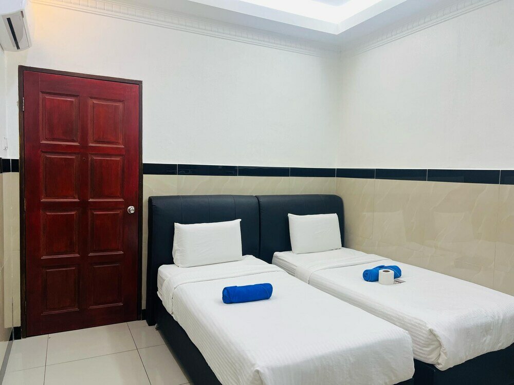 Фото Burmahtel - Hostel