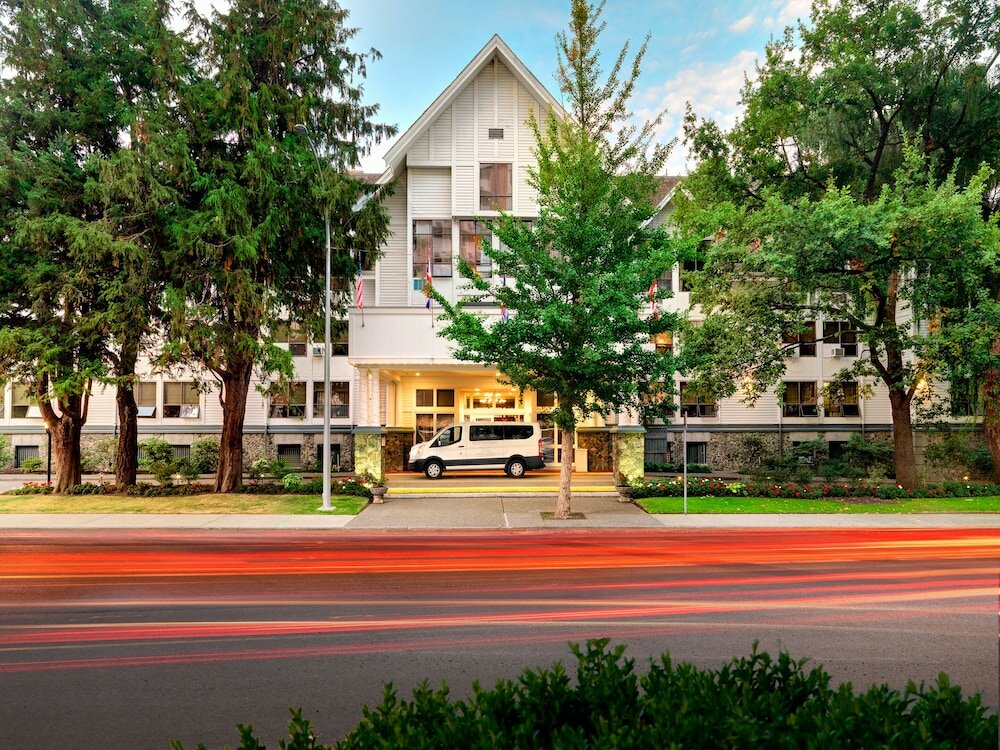 Фото Huntingdon Manor Hotel