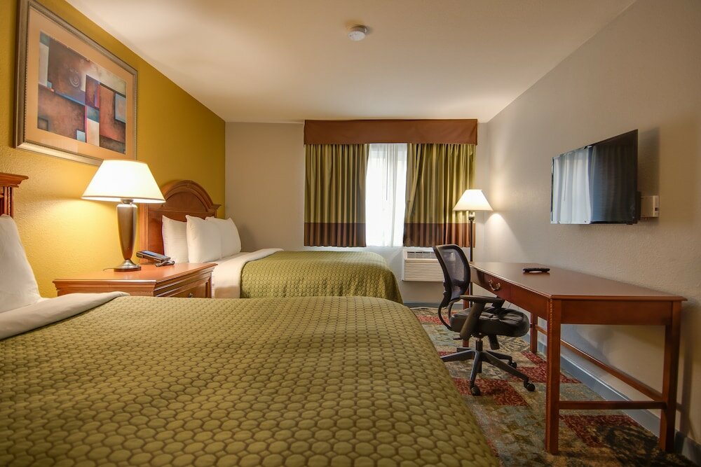 Фото Vagabond Inn Executive Hayward