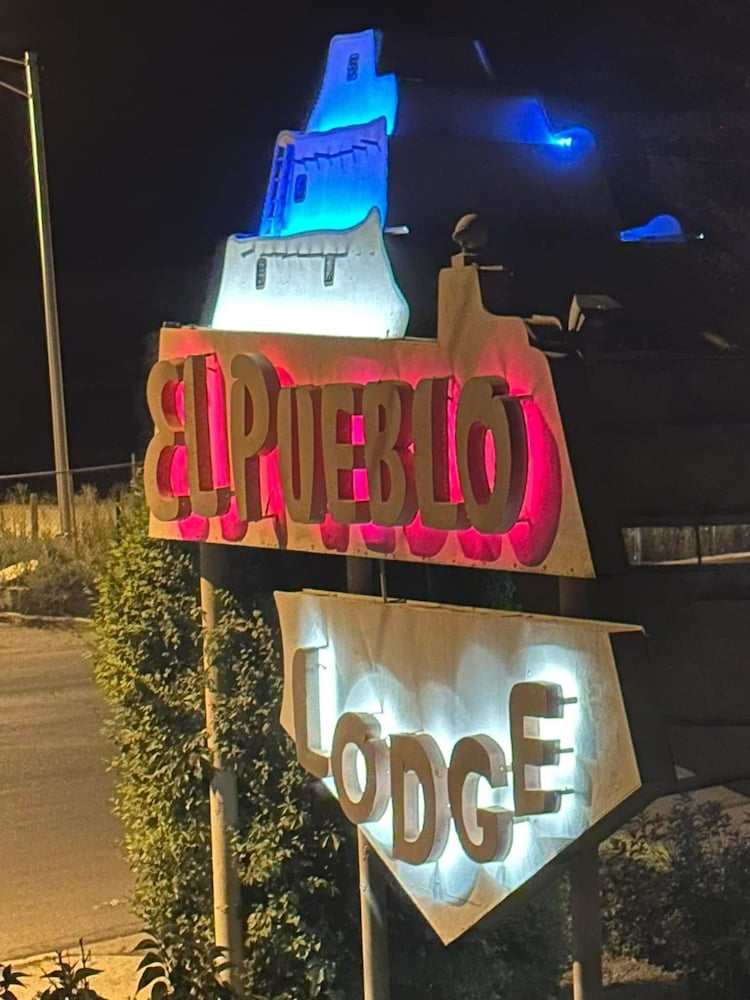 Фото El Pueblo Lodge