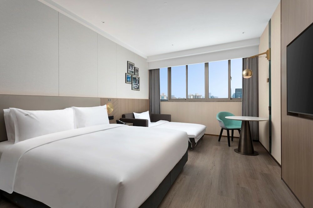 Фото Holiday Inn Shanghai Jing'an