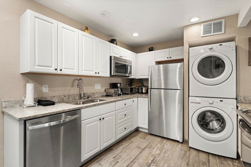 Фото Fort Marcy Hotel Suites by All Seasons Resort Lodging