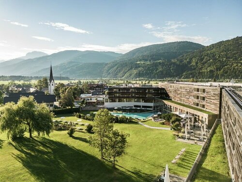 Внешний вид отеля Falkensteiner Hotel & SPA Carinzia в Хермагор-Пресеггере Зе, фото 4
