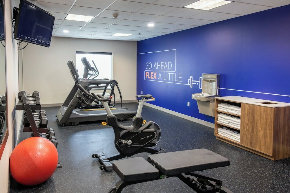 Фото Holiday Inn Express & Suites Wichita Airport, an Ihg Hotel