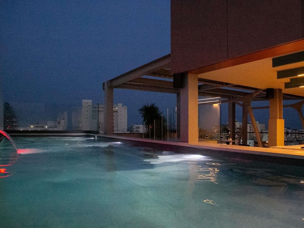Фото Mercure Larnaca Finikoudes Beach