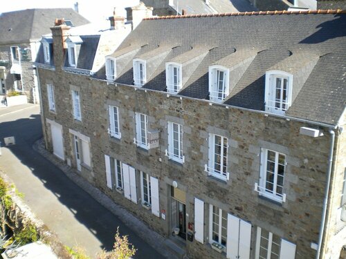 Гостиница Hotel le Lion d'or в Сен-Бриё