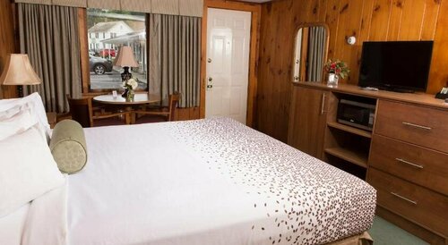 Гостиница Knotty Pine Motel в Беннингтоне