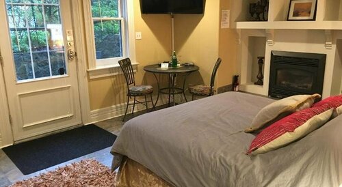 Гостиница Robert Porter House Inn Bed & Breakfast в Виктории
