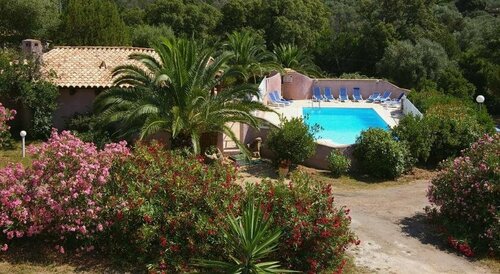 Гостиница Residence U Latonu location villas de 2 - 3 et 4 Chambres - à 600 mètres de la Plage De Palombaggia в Сартене