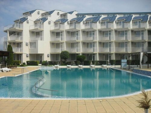 Гостиница Апарт-Отель Рутланд Бей в Равде