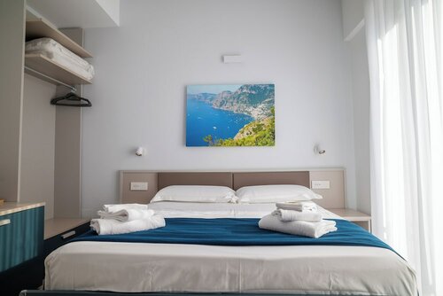 Гостиница Divina Holiday в Майори