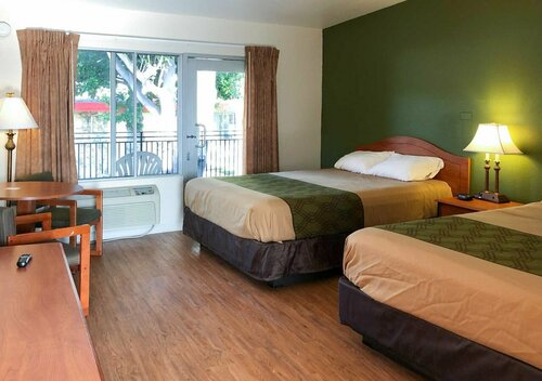 Гостиница The Garden Inn Oakland Airport в Сан Леандро
