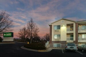 Гостиница HomeTowne Studios by Red Roof Denver - Thornton