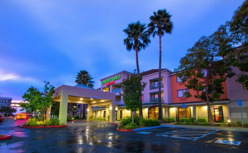 Гостиница Courtyard by Marriott Oakland Airport в Окленде