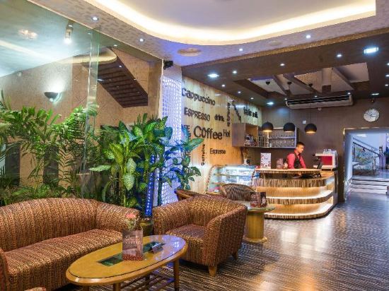 Фото Lake Castle